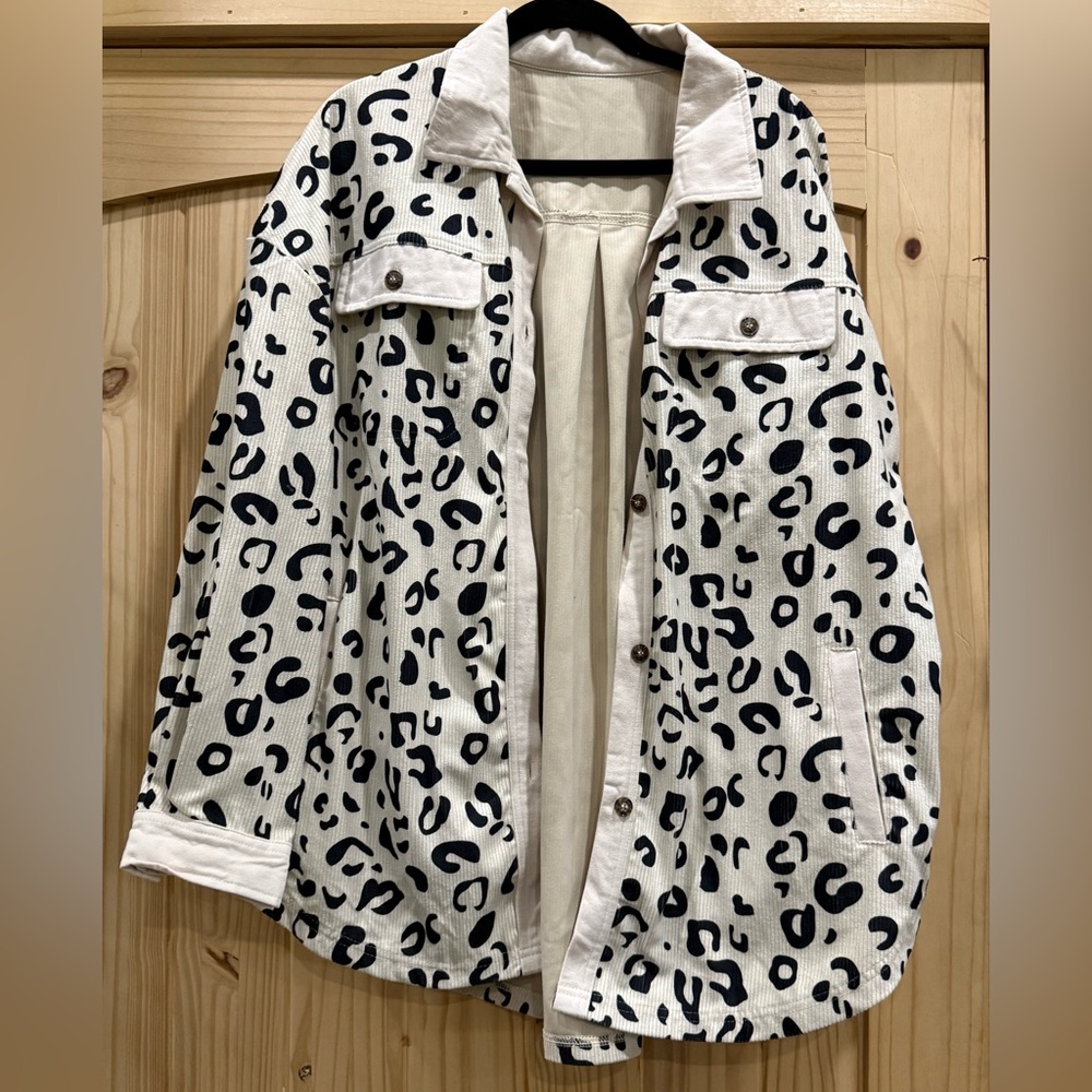 Leopard Print Shacket Jacket Button Front White Black Animal Print Oversized Shi